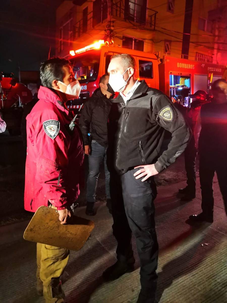 Reportan incendio en Lomas del Chamizal, Cuajimalpa