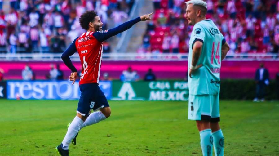 Chivas por fin gana con Leaño; se mete a zona de repesca para la Liguilla