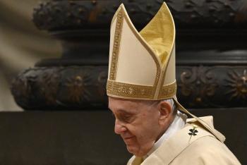 Pide el papa Francisco un salario universal y reducci&oacute;n de jornadas laborales