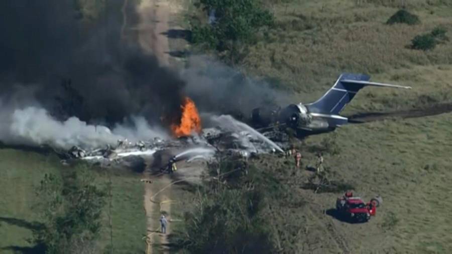 Avión se estrella en Texas y sobreviven las 21 personas a bordo
