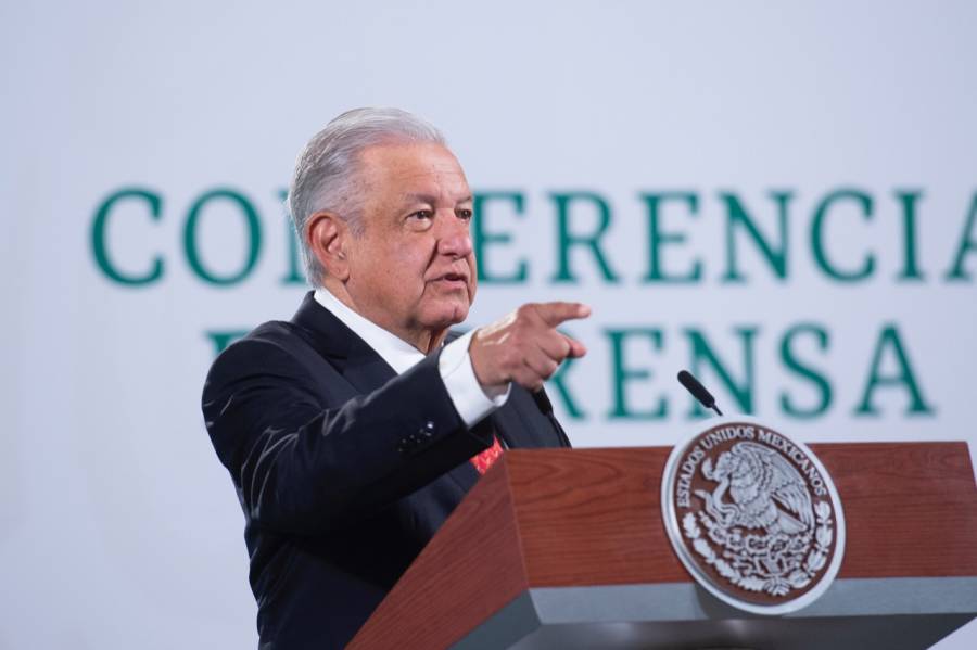 AMLO pide a la población vacunarse contra COVID-19