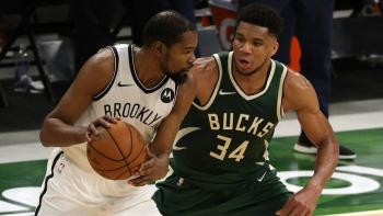 Los Bucks defienden el t&iacute;tulo de la NBA y vencen a los Nets