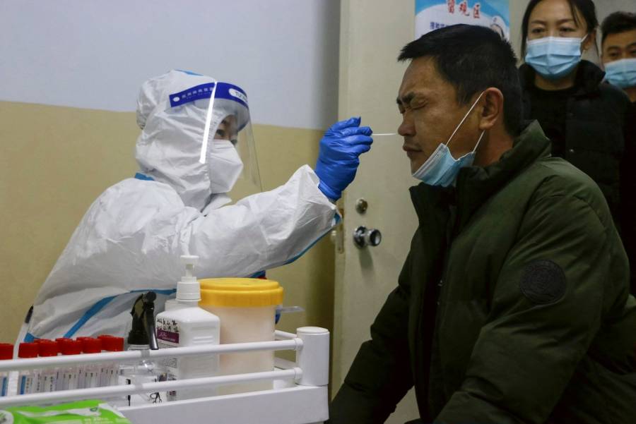 Vuelos cancelados y escuelas cerradas por nuevo brote de Covid-19 en China