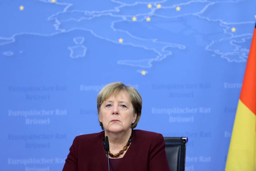 Líderes europeos ovacionan de pie a Angela Merkel
