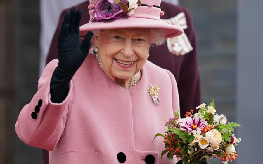 Tras hospitalización, la salud de Isabel II suscita dudas