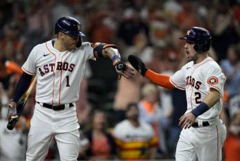 Astros de Houston vencen a Boston y regresan a la Serie Mundial