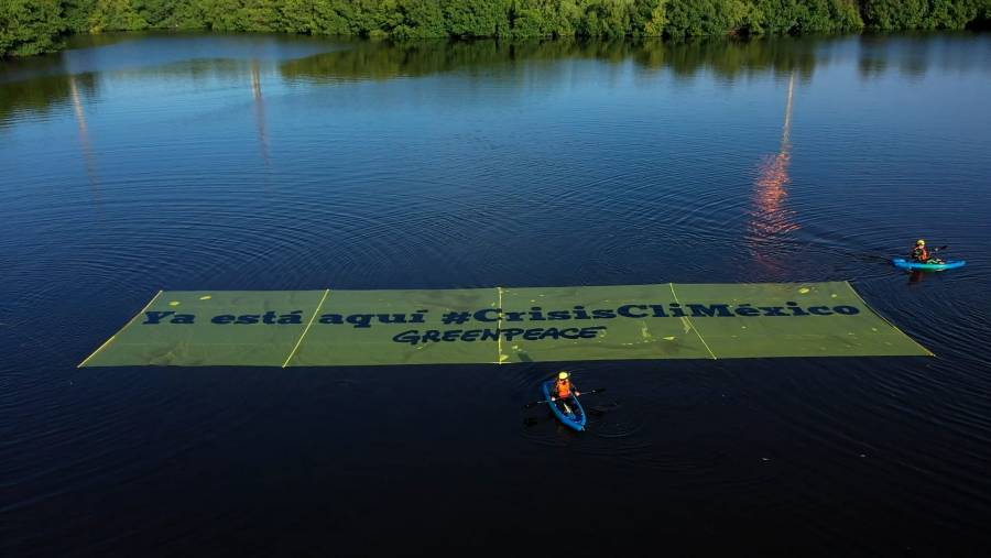 Greenpeace protesta frente a refinería de Dos Bocas por cambio climático