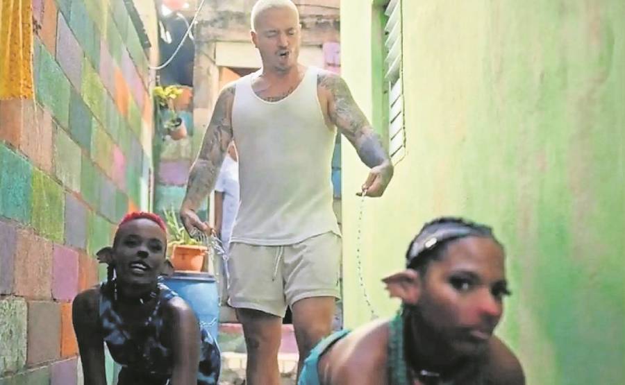 J Balvin pide disculpas por video de la canci&oacute;n 
