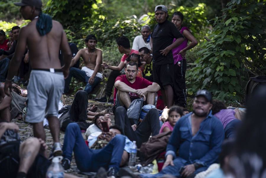 Caravana migrante continúa su paso hacia la CDMX