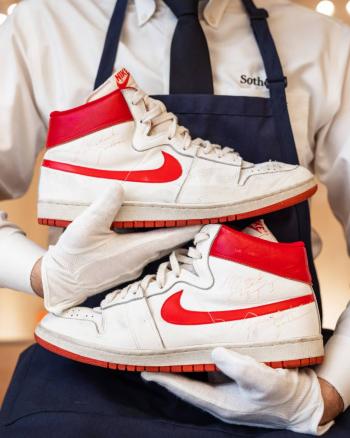 Zapatillas de Michael Jordan se elevan a casi 1.5 mdd en subasta
