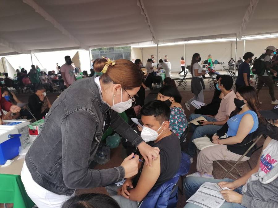 Nuevo récord de vacunación anticovid en el Estadio Olímpico Universitario