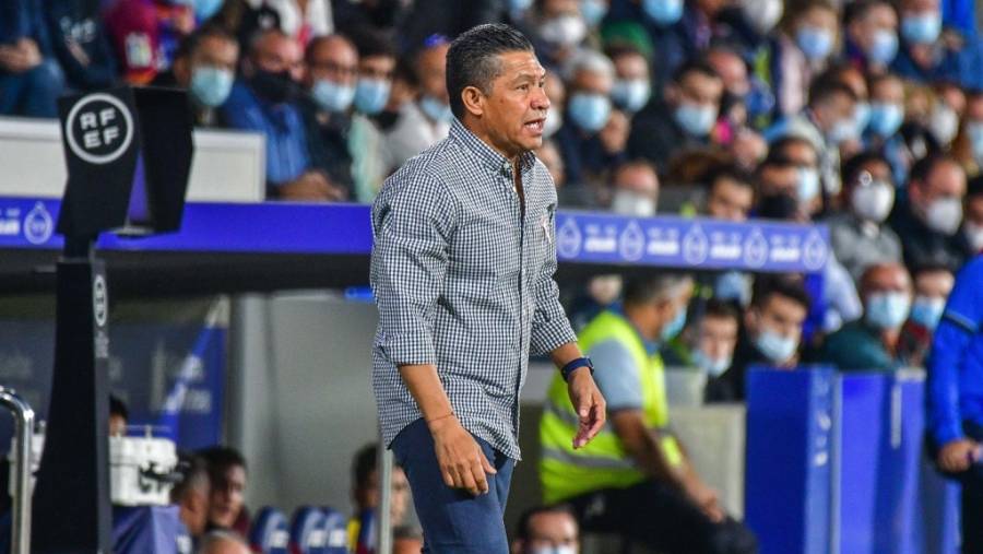 Huesca despide a Nacho Ambriz