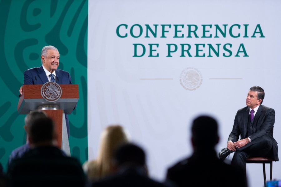 “No me meto en eso”, dice AMLO sobre insultos a Peña en Roma