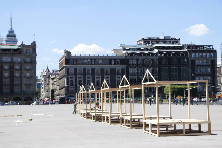 Inician montaje de ofrendas de Día de Muertos en el Zócalo