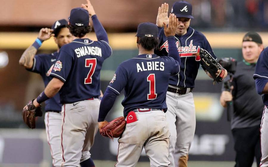 Bravos golpean primero en Serie Mundial al vencer a los Astros