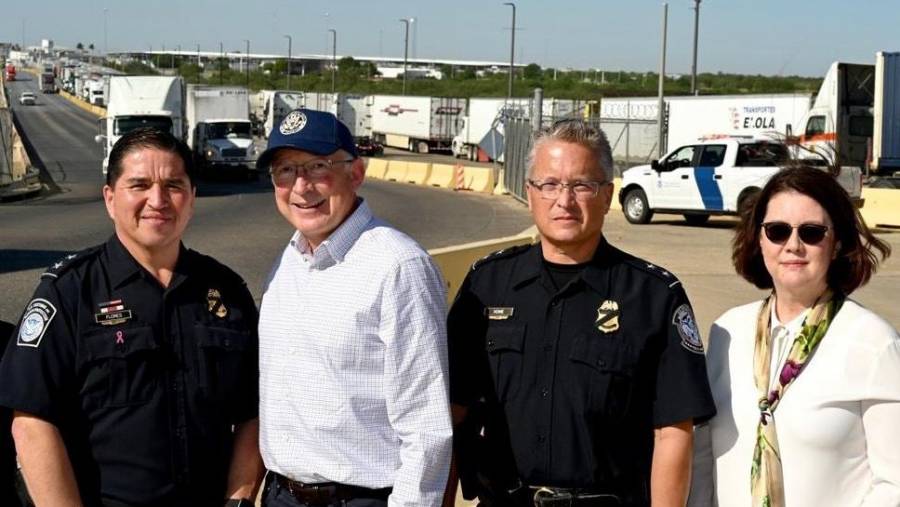 Todos deben entender que la frontera está cerrada para cruces fuera de la ley, dice Ken Salazar