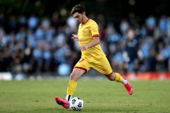 El futbolista Josh Cavallo revela su homosexualidad