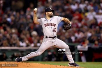 José Urquidy hace historia y Astros empata la Serie Mundial