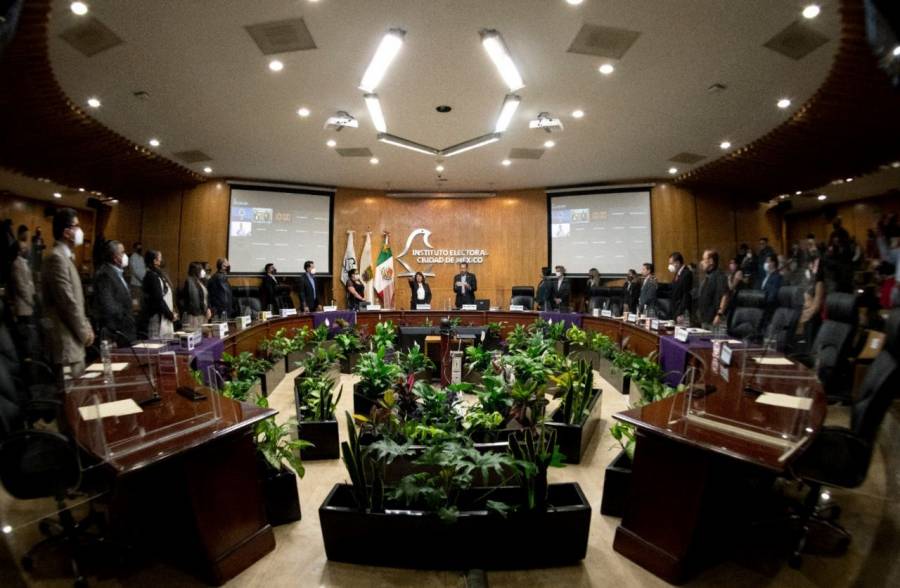 IECM aprueba y presenta acuerdos, informes y talleres