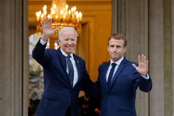 Joe Biden y Emmanuel Macron se reconcilian en Roma