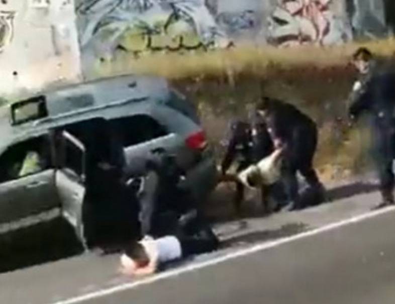 Video: Policía somete a presuntos acompañantes de Octavio Ocaña