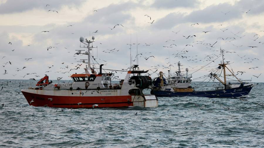 Francia y el Reino Unido se devuelven “pelotean” sobre crisis de pesca