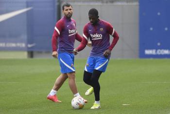 Dembel&eacute; vuelve con el Barcelona cuatro meses despu&eacute;s de su operaci&oacute;n