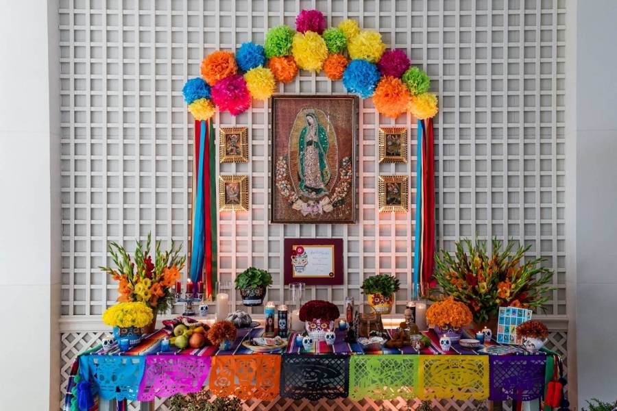 En la Casa Blanca destejan Día de Muertos con una ofrenda