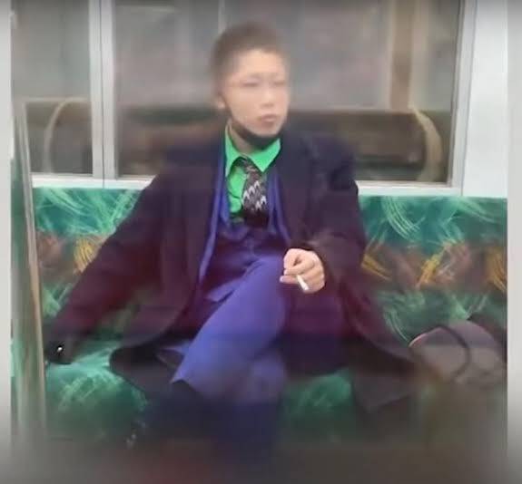 En Japón el “Joker” apuñala a varias personas en un tren