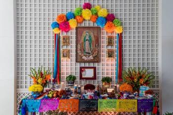 En la Casa Blanca destejan D&iacute;a de Muertos con una ofrenda