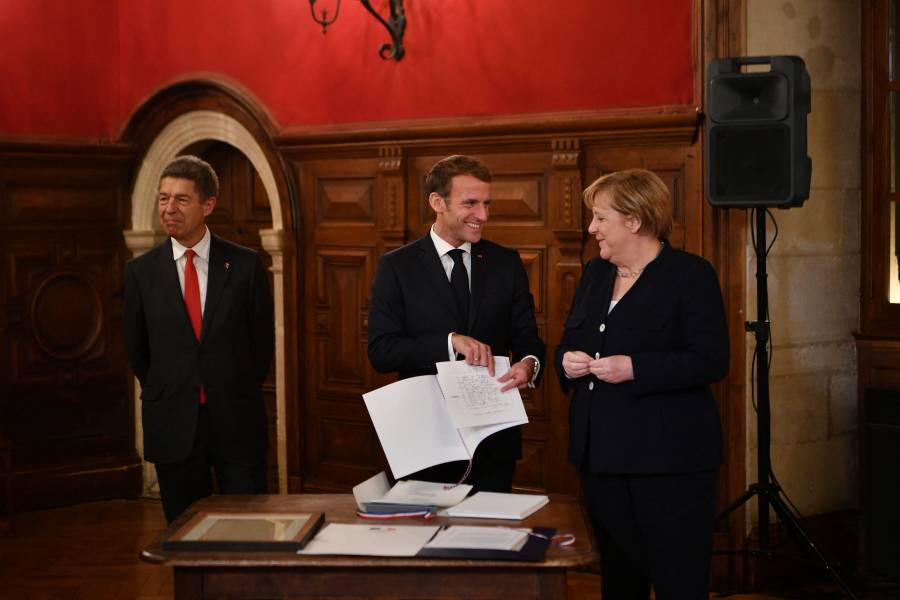 Angela Merkel se despide de Francia tras 16 años en el poder