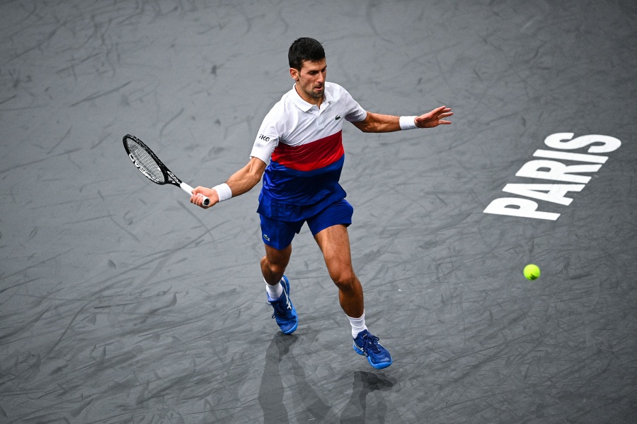 Djokovic a cuartos de Masters 1000 de París tras baja de Monfils por lesión
