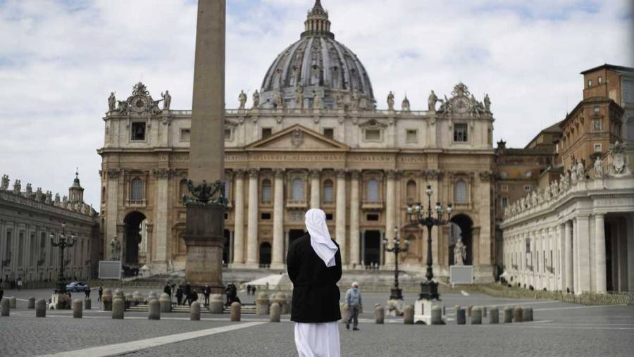 Papa nombra a monja franciscana secretaria de Gobernación del Vaticano