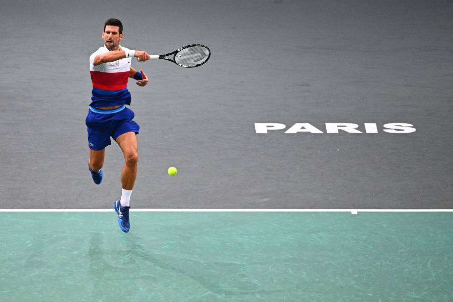 Novak Djokovic y Daniil Medvedev pasan a las semifinales en París