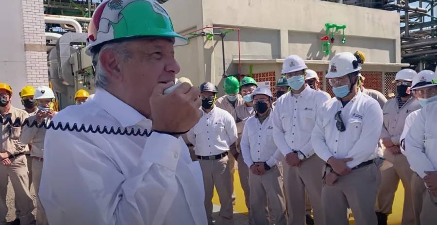 AMLO supervisa refinería en Ciudad Madero, Tamaulipas