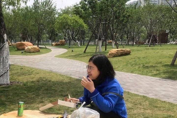 Periodista china encarcelada por cobertura del Covid-19 está al borde de la muerte afirman familiares