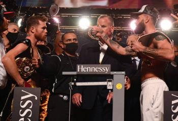 “Canelo” &Aacute;lvarez y Caleb Plant superan la b&aacute;scula