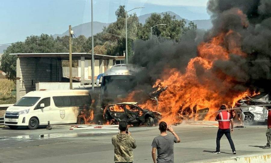 Al menos 19 muertos deja accidente en autopista de México