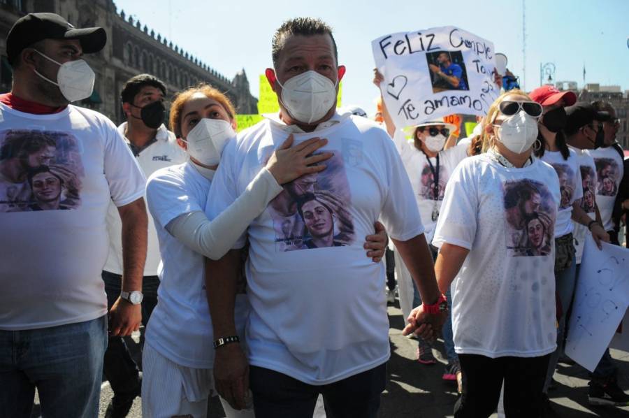 Marchan por Octavio Ocaña; piden justicia a AMLO