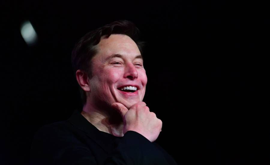 Elon Musk pregunta en Twitter si debe vender 10% de sus acciones en Tesla