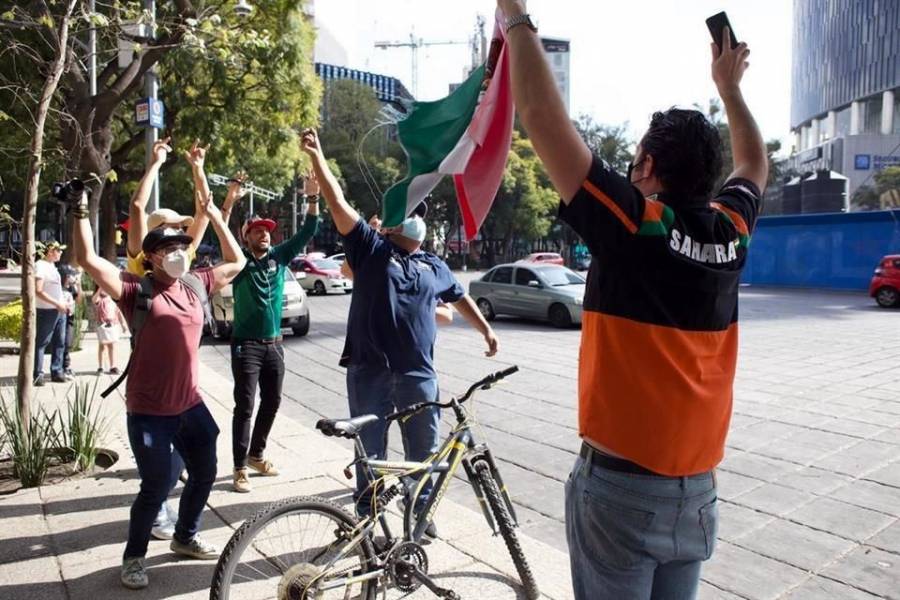 En Twitter y el Ángel de la Independencia, mexicanos celebran al 