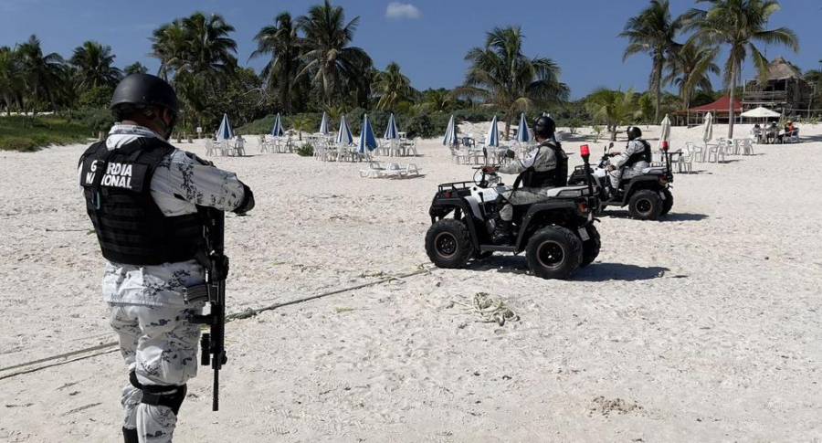 Detienen a dos personas por balacera en playa cercana a Cancún