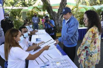 Detienen a 9 l&iacute;deres opositores antes de abrir las casillas en Nicaragua