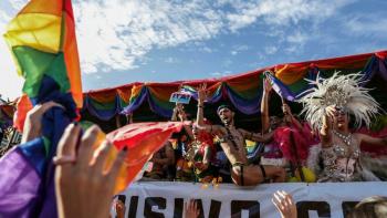 En Argentina Marcha del Orgullo celebra conquistas y reclama m&aacute;s leyes