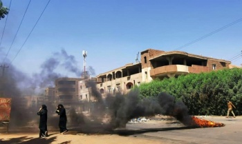 Ej&eacute;rcito sudan&eacute;s lanza gas lacrim&oacute;geno contra antigolpistas en Jartum