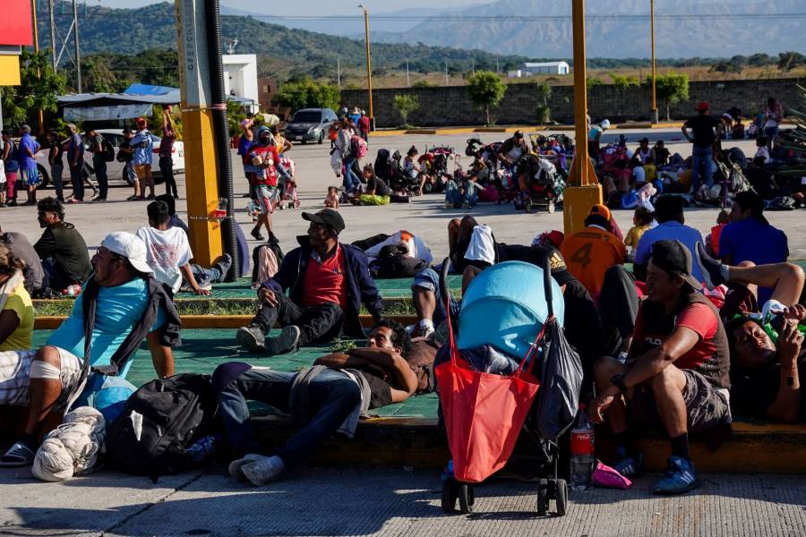 Caravana Migrante avanza por Oaxaca entre reticencia de la poblaci&oacute;n