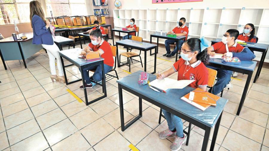 Piden becas para reincorporar a alumnos que desertaron por la pandemia