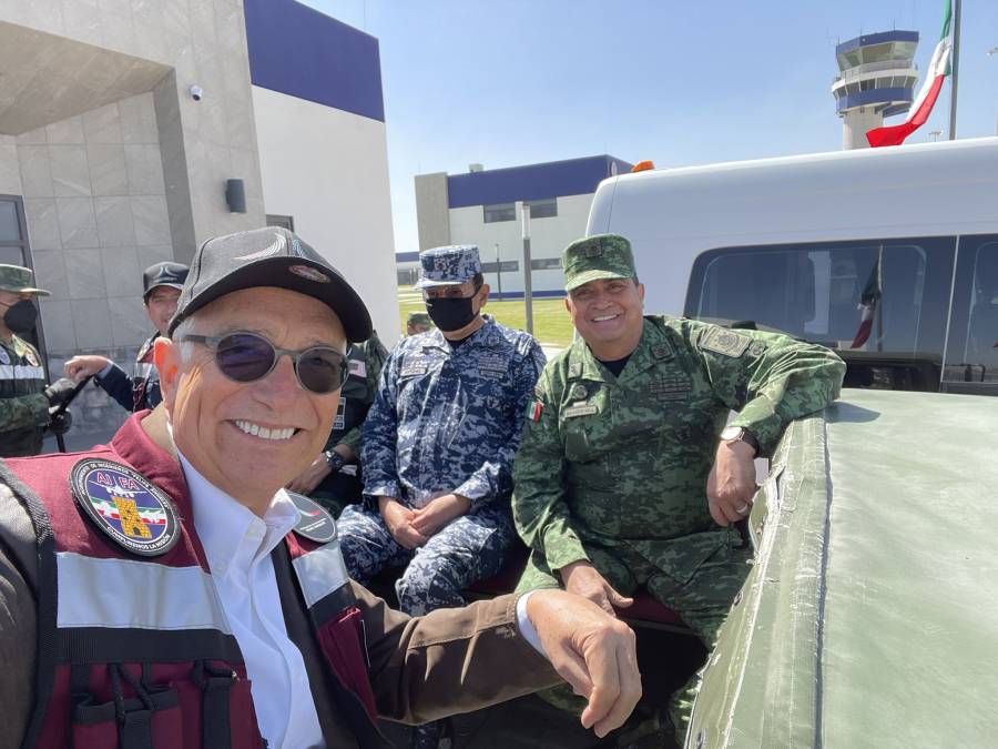 Ricardo Salinas queda sorprendido por avances en el Aeropuerto de Santa Lucía