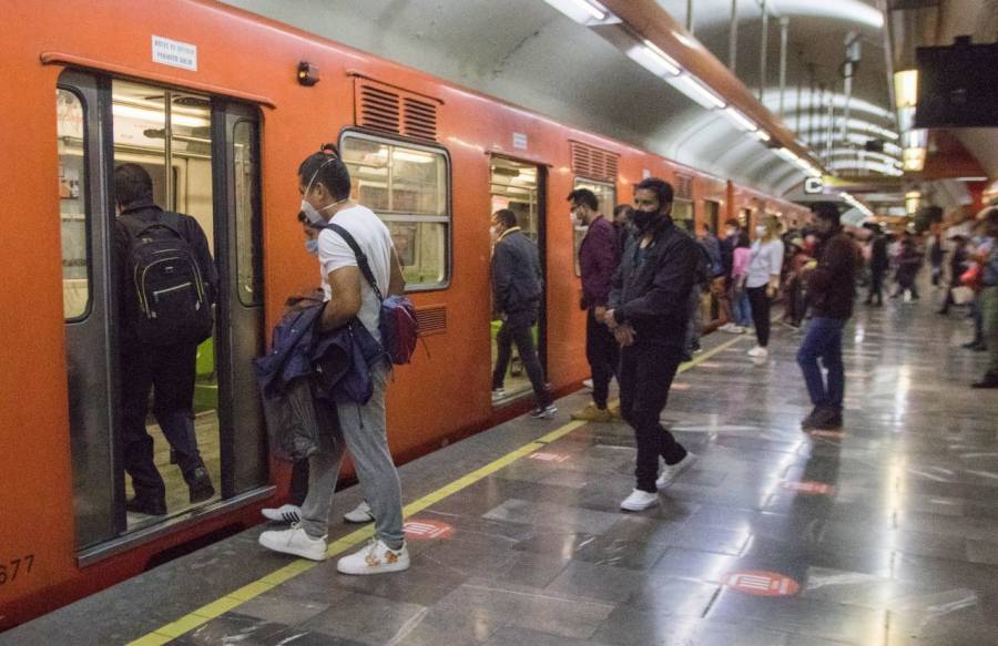 Reportan retrasos y aglomeraciones en línea 9 y B del Metro