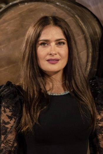 Salma Hayek se estremece al ver su “cara morena” en “Eternals”, como superheroína